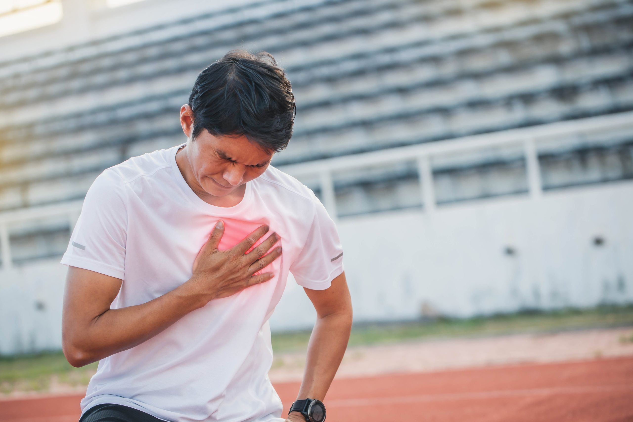 Crise cardiaque : les signes avant-coureurs qui donnent l'alerte - D+ ...